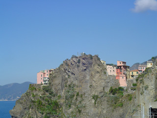 approaching Manarola