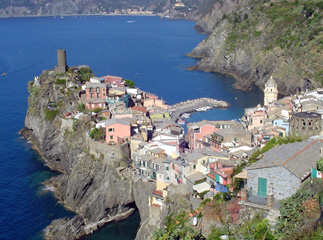 aproaching Vernazza